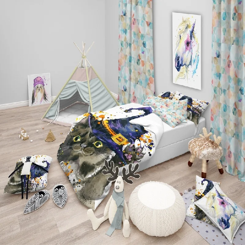 Designart 'Halloween Cat and Witch Hat' Modern & Contemporary Bedding Set - Duvet Cover & Shams