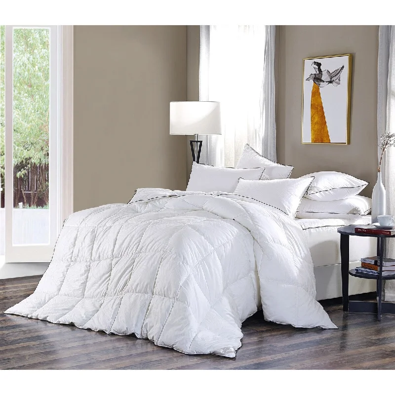 B. Smith® 600 FP White Down 300 Thread Count Year-Round Comforter