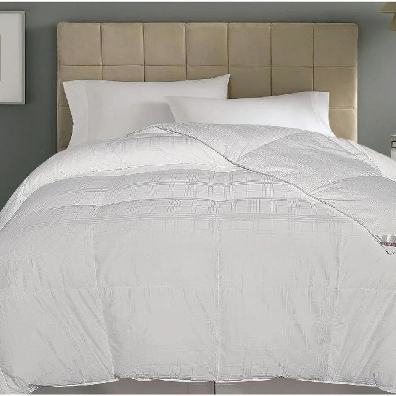 kathy ireland 500 Thread Count Damask White Down Blend Comforter