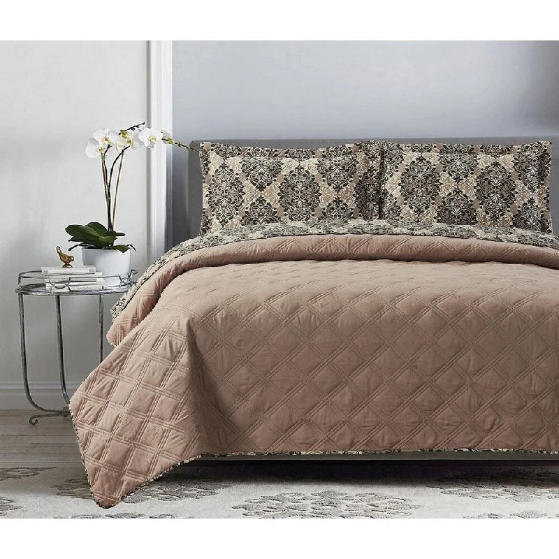 Porch & Den Laura Black Taupe French Damask Full/ Queen-size 3-piece Reversible Quilt Set